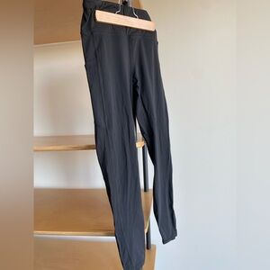 Vuori Stride Leggings in Black, Small